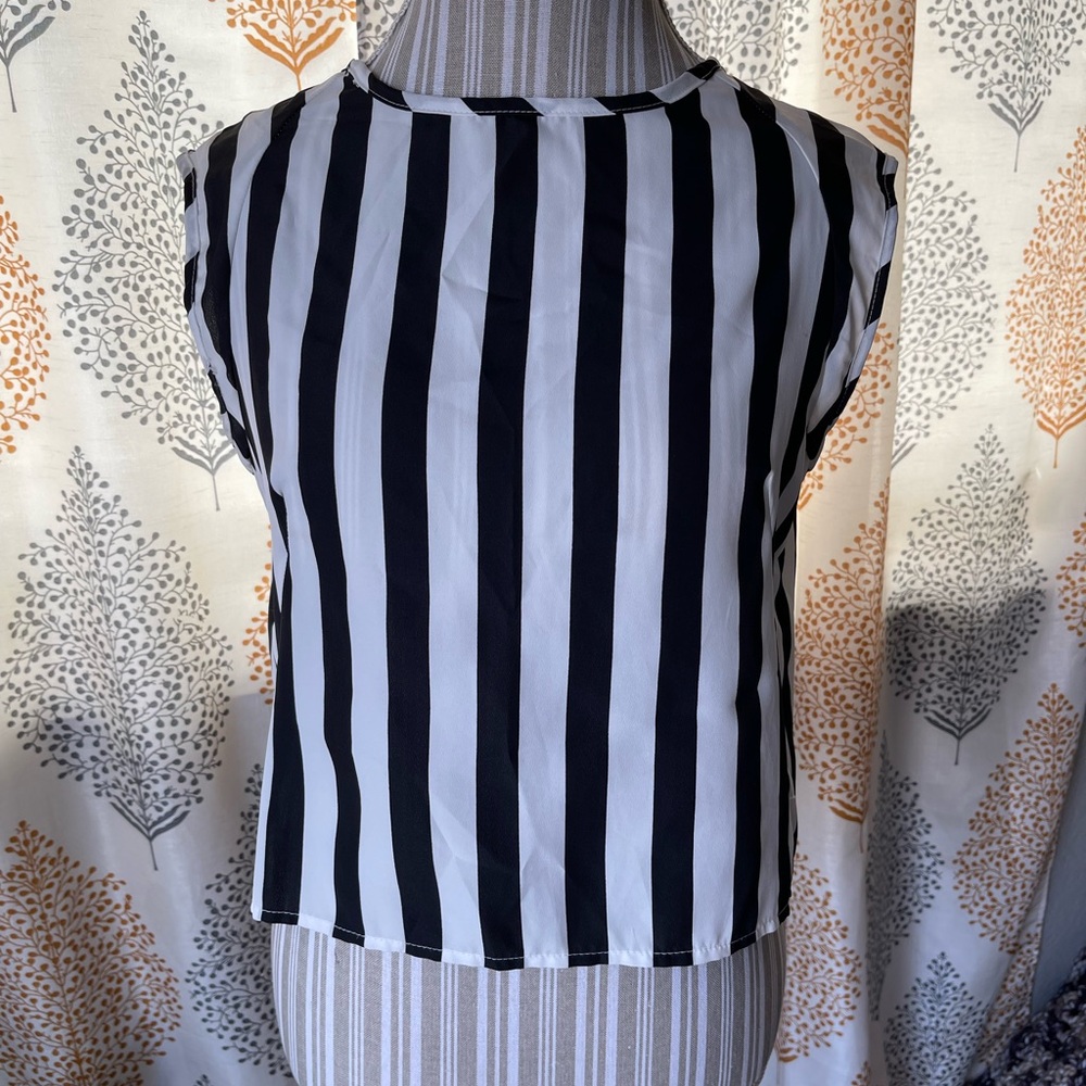 Cotton On Black and White Striped Open Split Back Sleeveless Crop Top Sz M